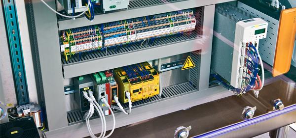 Szafa sterownicza z&nbsp;okablowaniem